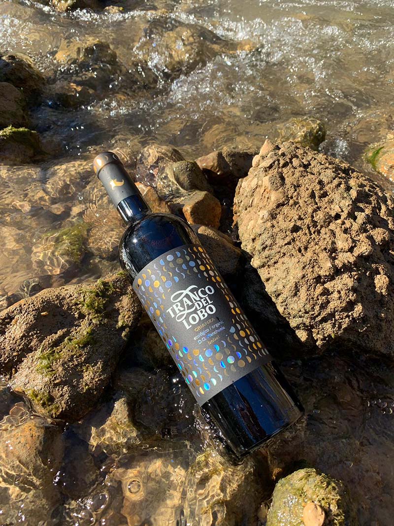Tranco del Lobo, una de las marcas de vino de Señorío del Júcar Tranco del Lobo, una de las marcas de vino de Señorío del Júcar