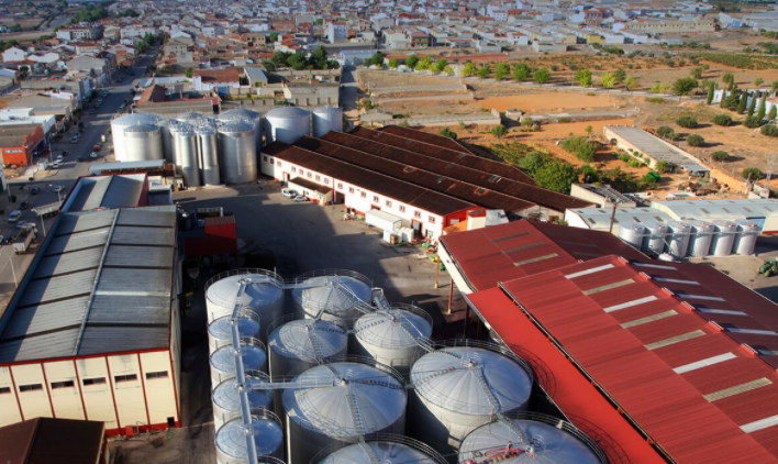 Vista aérea de las instalaciones de la bodega Vista aérea de las instalaciones de BodeVista aérea de las instalaciones de la bodegaga San Isidro de Quintanar