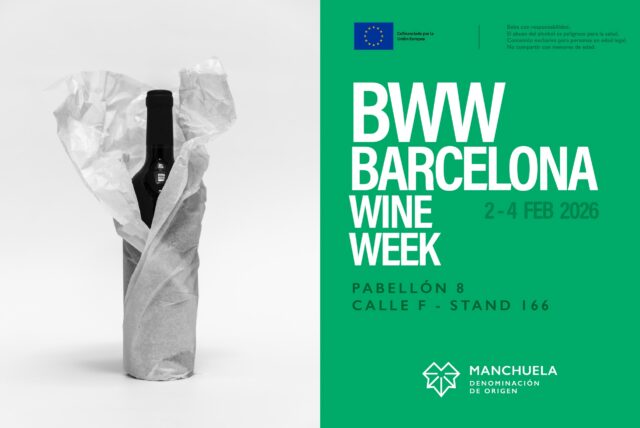 Stand de la D.O. Manchuela con botellas de vino Bobal en la feria Barcelona Wine Week.