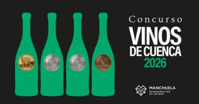 Infografía oficial de la Denominación de Origen Manchuela para el Concurso Vinos de Cuenca 2026, mostrando cuatro siluetas de botellas verdes con los metales obtenidos: una medalla de oro, dos medallas de plata y una medalla de bronce sobre fondo negro.